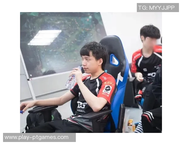 S15LOL赛后分析JDG与EDG团队协作的关键因素与战术执行